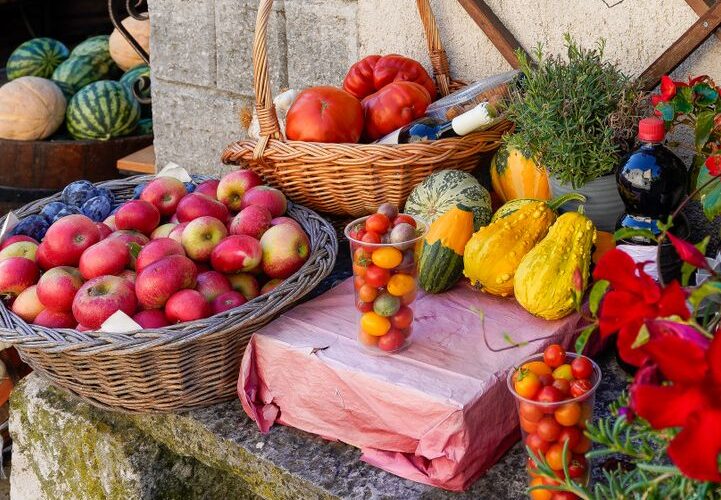 A Taste of Local: Building a 2026 Family Meal Plan Around Farmers’ Markets Finds